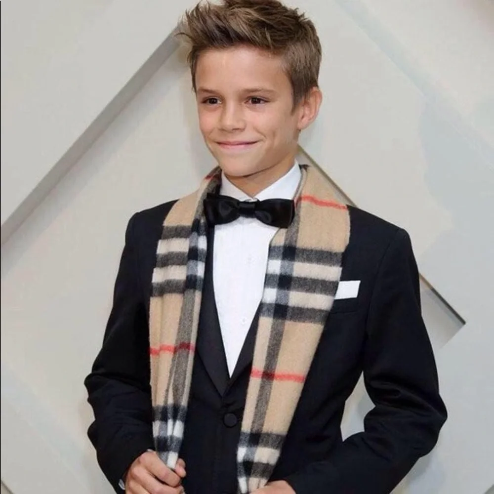 Burberry Scarf - Picture 3 of 5